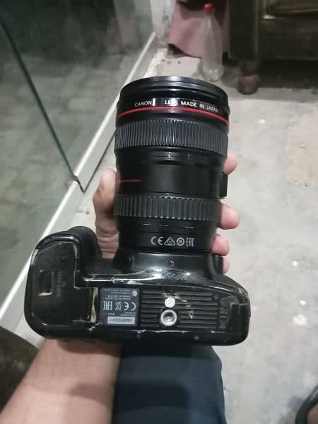Canon 6d with 24 105 is1 F4L lush condition camera body and lens 5