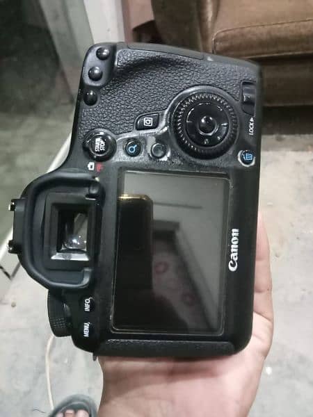 Canon 6d with 24 105 is1 F4L lush condition camera body and lens 7