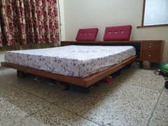 Handmade imported King Size Floating Bed with iron base.