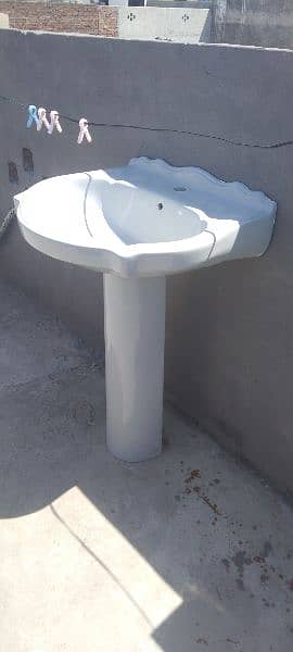 Wash Basin In Good Condition 2