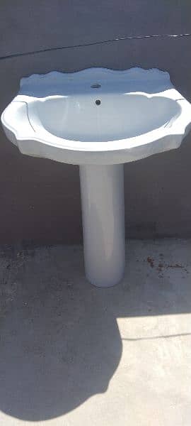 Wash Basin In Good Condition 3