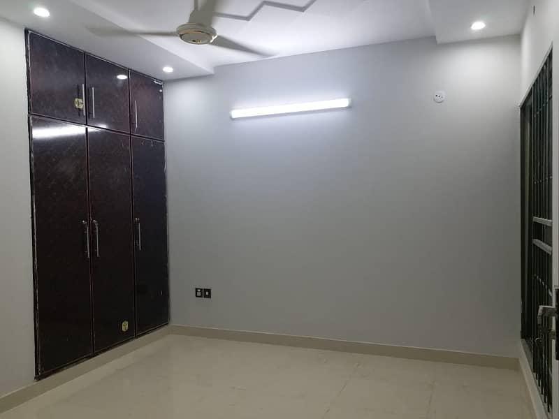 Boys Hostel sharing Rooms For Rent [AC ROOMS] 1