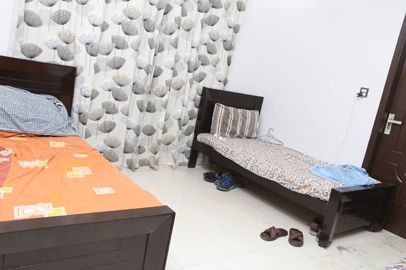 Boys Hostel sharing Rooms For Rent [AC ROOMS] 4