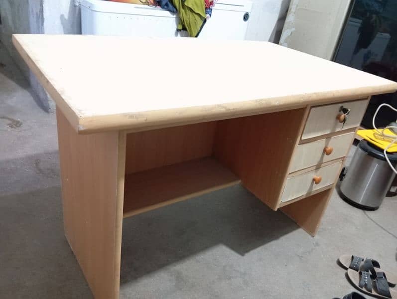 Office Desk Best Condition and Best Quality 2