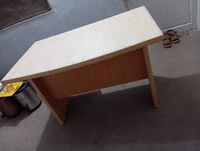 Office Desk Best Condition and Best Quality 4