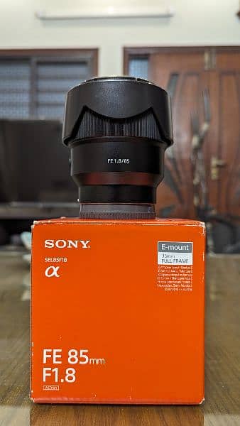 Sony 85mm f1.8 (With box) 3