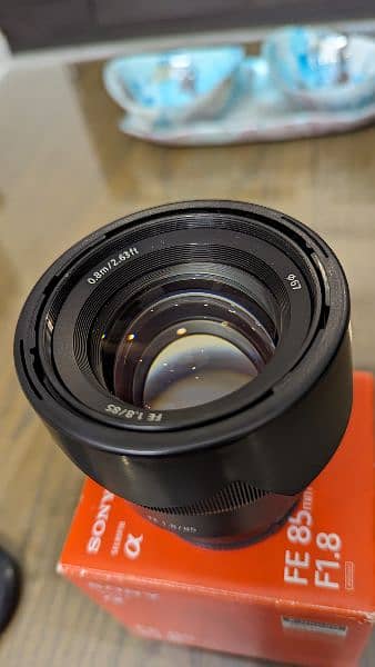 Sony 85mm f1.8 (With box) 4