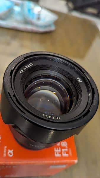 Sony 85mm f1.8 (With box) 5