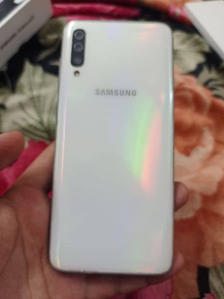 Samsung Galaxy A70 6-128Gb 2