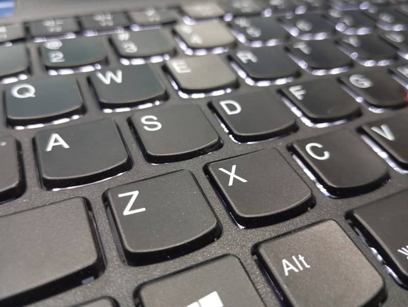 Lenovo ThinkPad | Core i7 8th gen | 1 YEAR PAID ANTI-VIRUS | TechWorld 1