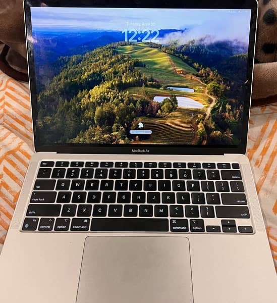 MacBook Air M1 13 inch with 15 battery cycles US model 3