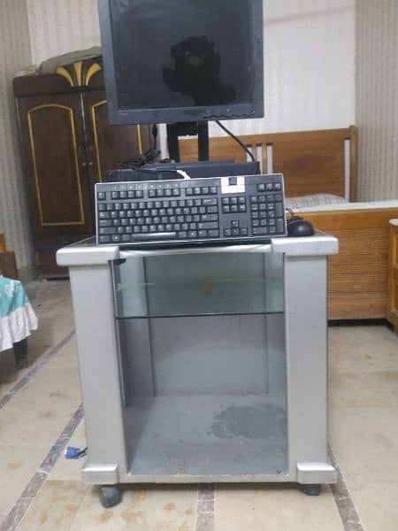 COMPUTER FOR SALE WITH TABLE 5