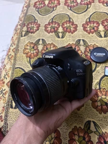 canon 550D camera with 18/55 lens and sd card 3