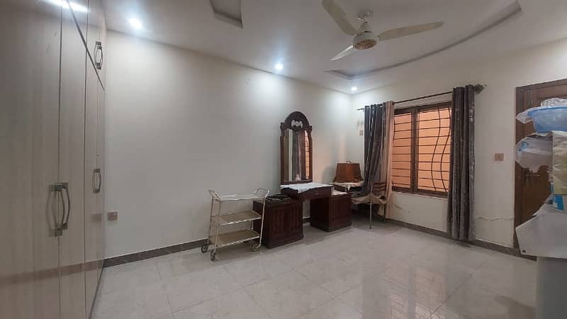 A Well Maintained 2 Bed Upper Portion Is Available For Rent 4