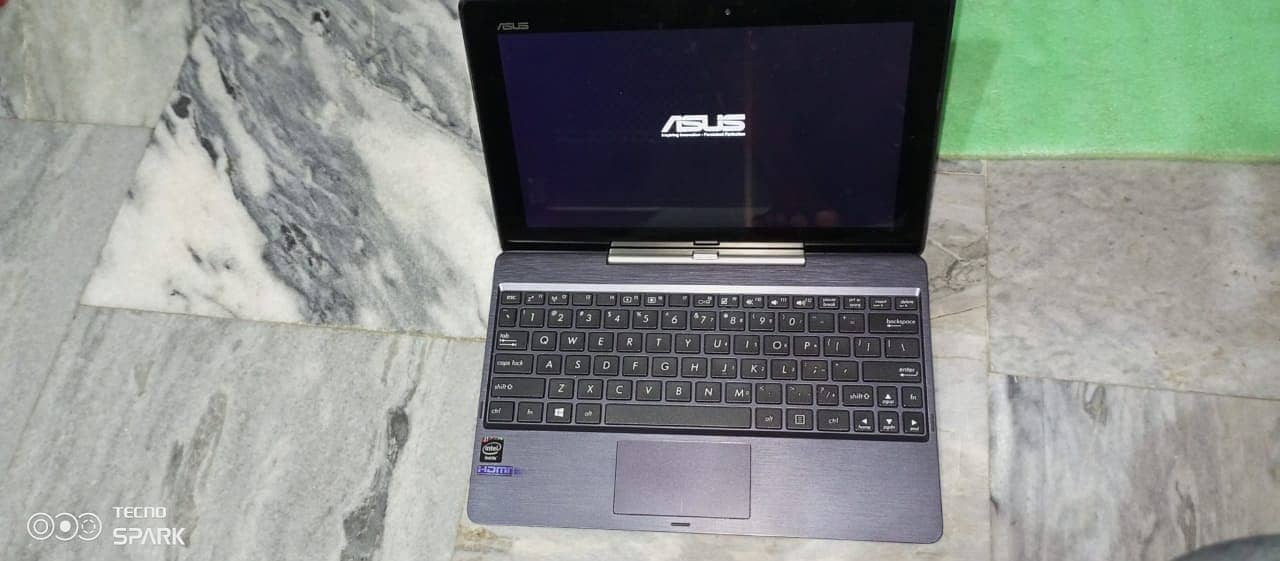 ASUS T100TA 2 in 1 Laptop & Tablet With 2 free keyboards. 3
