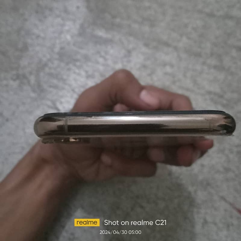 iPhone XS Gold 256gb PTA Approved 1