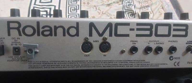 Roland MC 303 Groovebox ridam machine 1