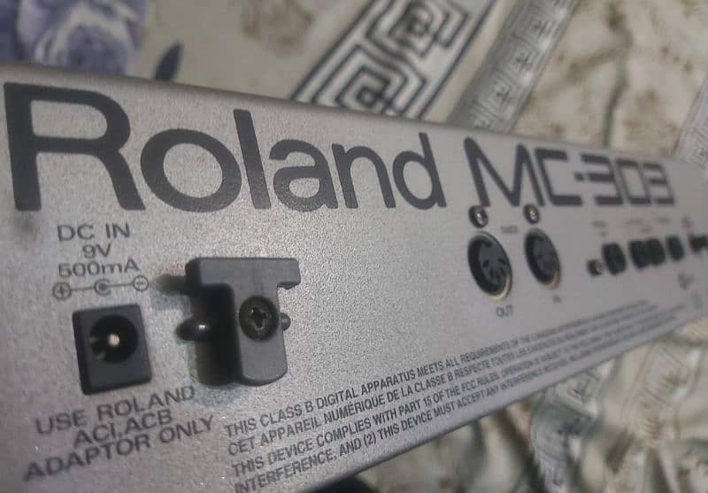 Roland MC 303 Groovebox ridam machine 2