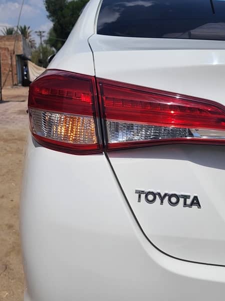 Toyota Yaris 2021 total geniune white lahore no. 1