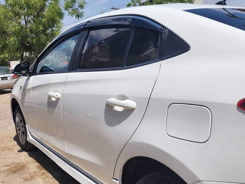 Toyota Yaris 2021 total geniune white lahore no. 2
