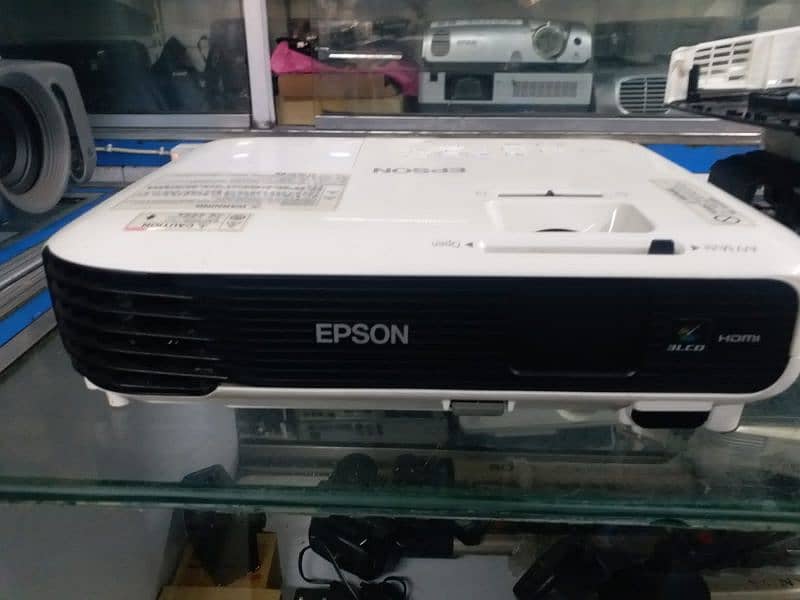 VGA and HDMI Projectors available for sale 1