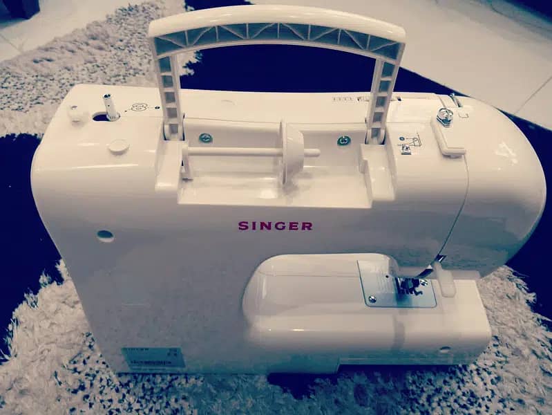 SINGER TRADITION Sewing MACHINE (Brand New) 0