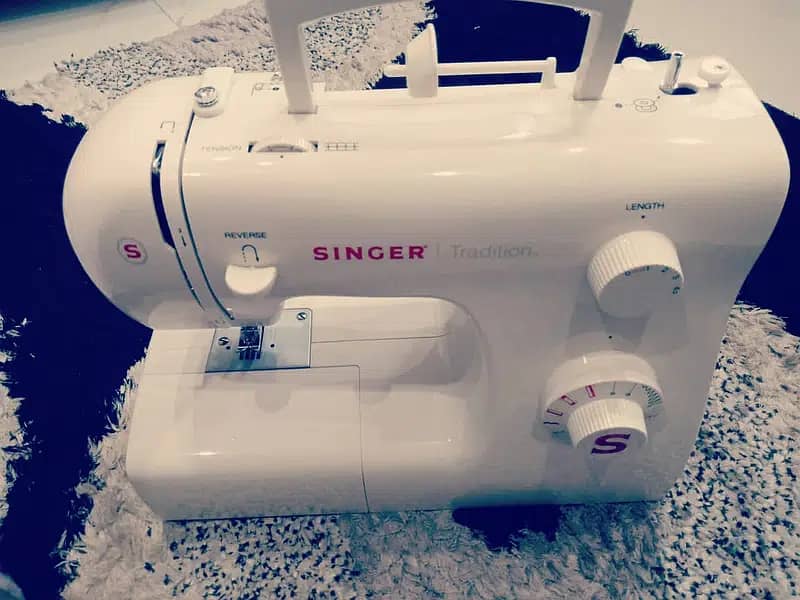 SINGER TRADITION Sewing MACHINE (Brand New) 1