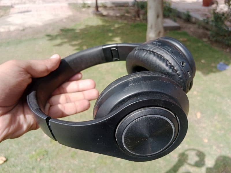 P39 Headphones 1