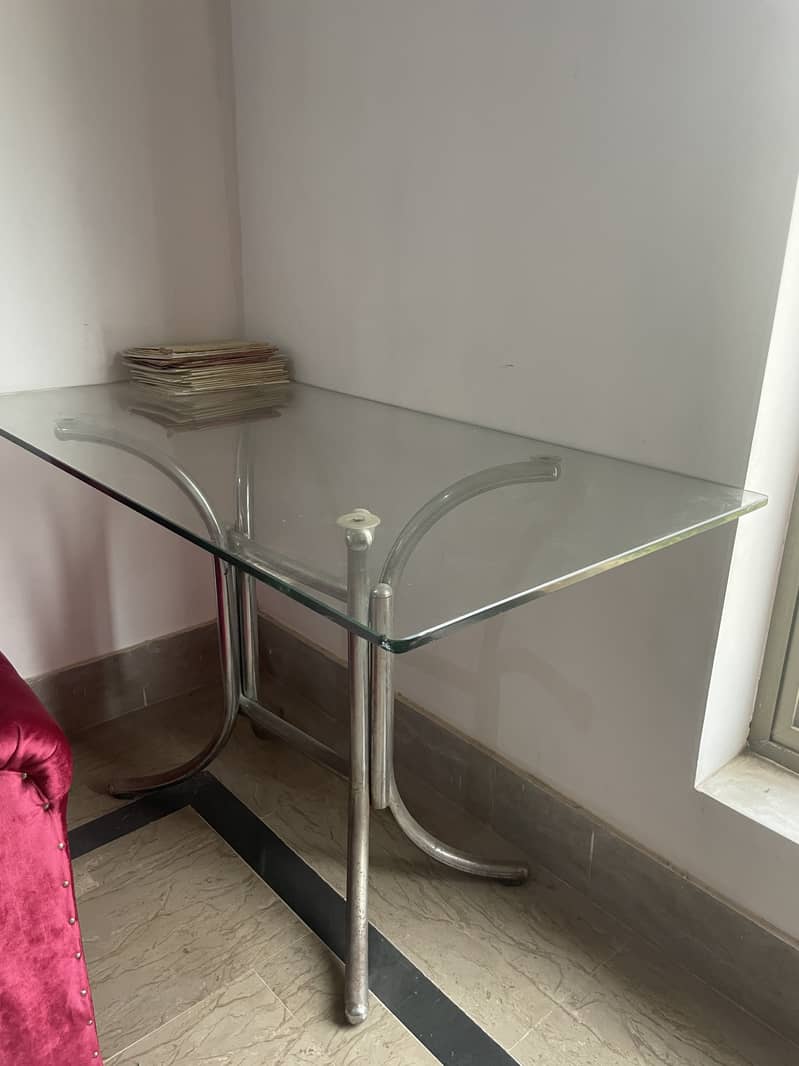 Dining table of pure glass 1