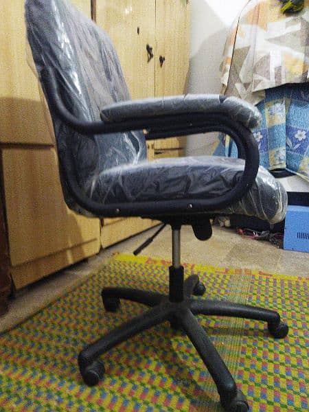 Office Chair Good Condition no more uses 1