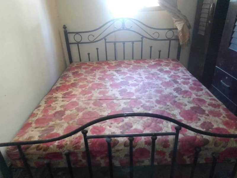 King bed for urgent sale 0