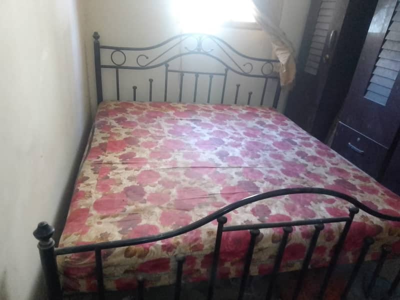 King bed for urgent sale 3