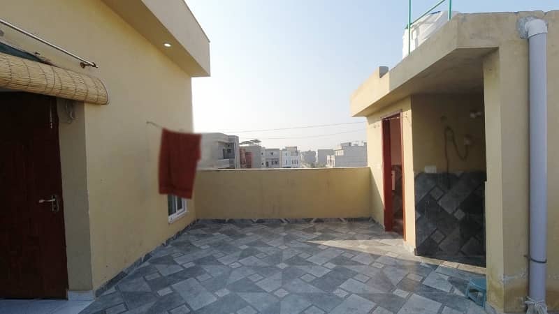 A Prime Location House Of 5 Marla In Lahore 9