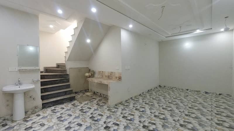 A Prime Location House Of 5 Marla In Lahore 32