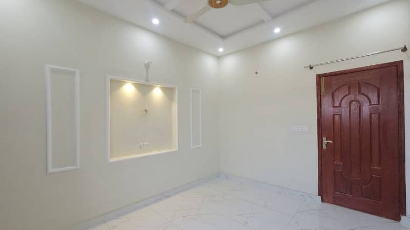 A Prime Location House Of 5 Marla In Lahore 40