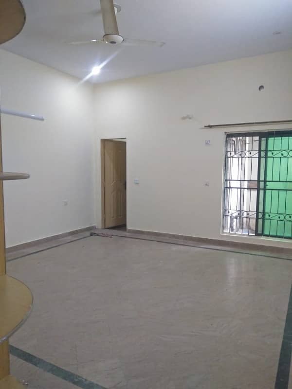10,Marla beautiful Upper portion available for rent near Shoukat khanam Hospital 3