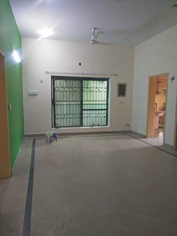 10,Marla beautiful Upper portion available for rent near Shoukat khanam Hospital 6