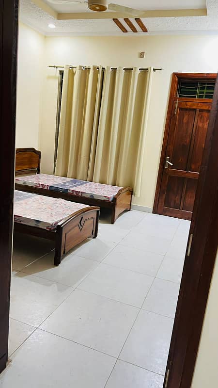 Girls Hostel Rooms Available for rent 6