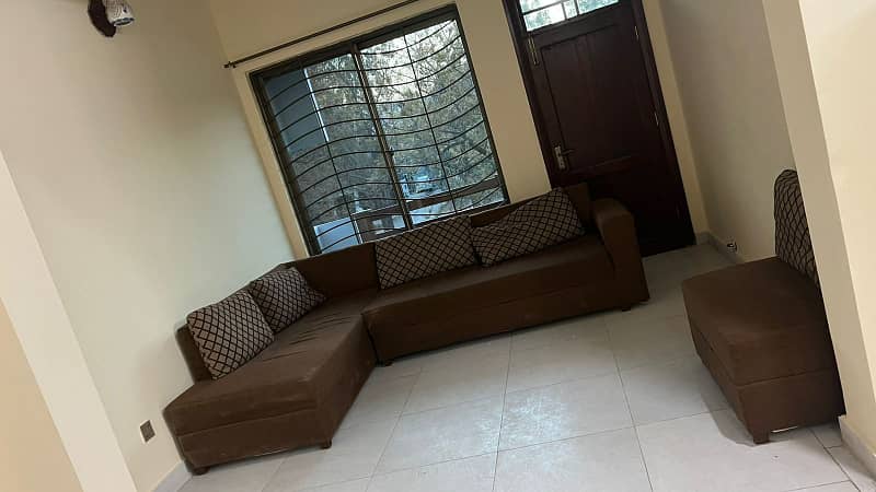 Girls Hostel Rooms Available for rent 10