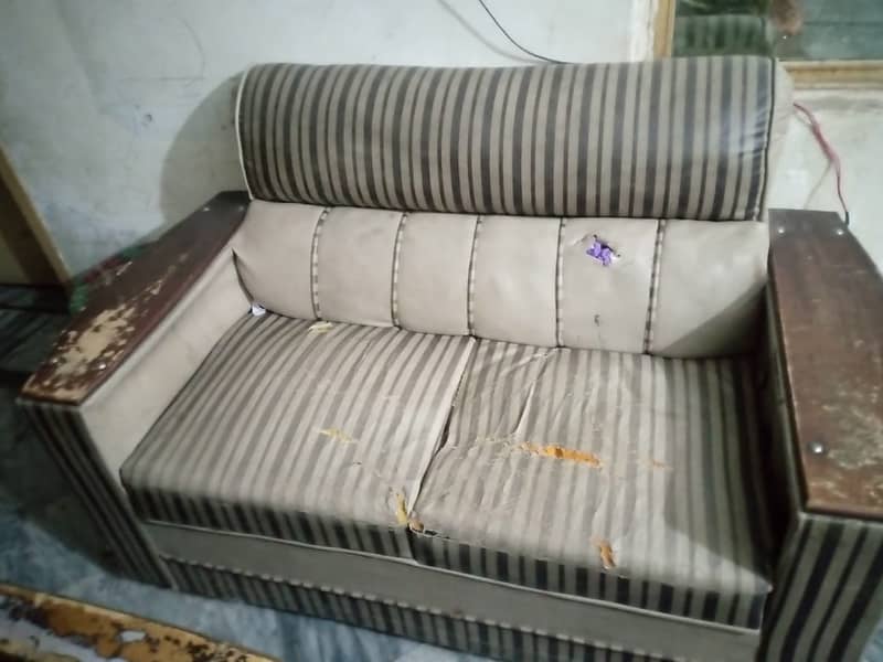 6 Seater Sofa for Sale on Urgent 1