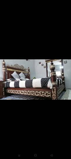 double bed wooden 0