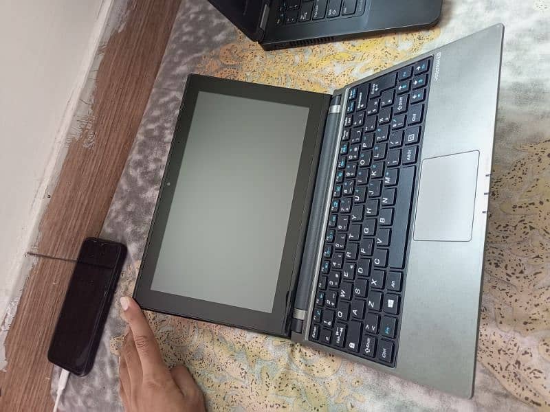 Essentiel Laptop with Touch Screen 0