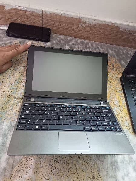 Essentiel Laptop with Touch Screen 1