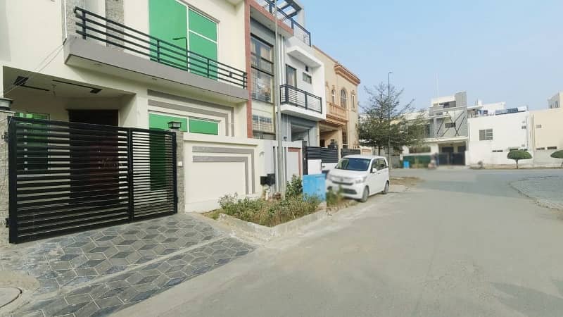 This Is Your Chance To Buy Prime Location House In Lahore 3