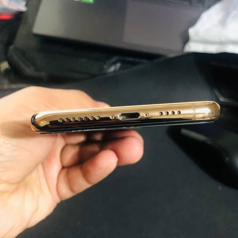 Iphone 11 pro max PTA approved | GOLD | 9.5/10 | 64gb | 84 BH 7