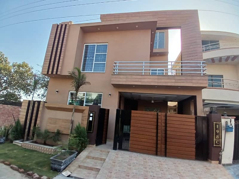 7 Marla Brand New House For Sale At Prime Location 0