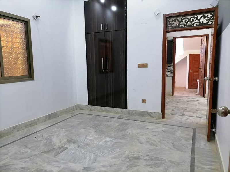 Semi Commercia Single Storey House 400 Square Yards For Rent In Gulshan-E-Iqbal - Block 6 5