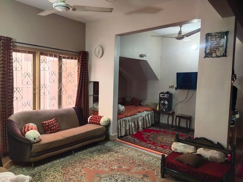 West Open House 400 Square Yards In Gulshan-e-Iqbal - Block 5 0