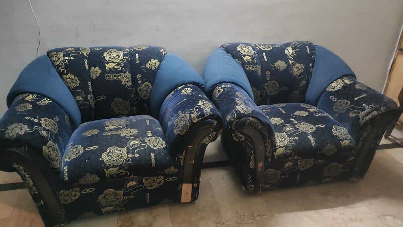 5 Seater very solid sofa in throwaway price 5