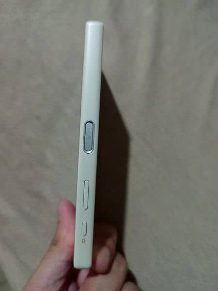 Sony Xperia Z5 Compact -32GB White -Mint Condition - Non PTA 2